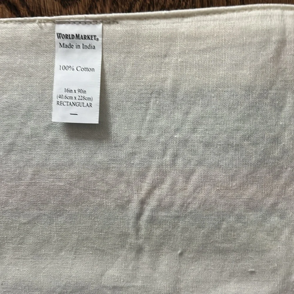 Table runner - Picture 2 of 2